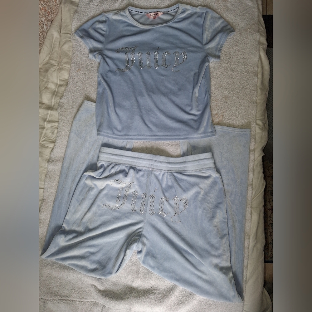 Juicy Couture Light Blue Velour Rhinestone Logo Pajama Set. Size M